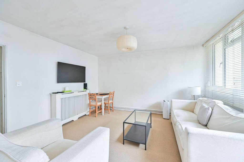 Property photo 2 of 8