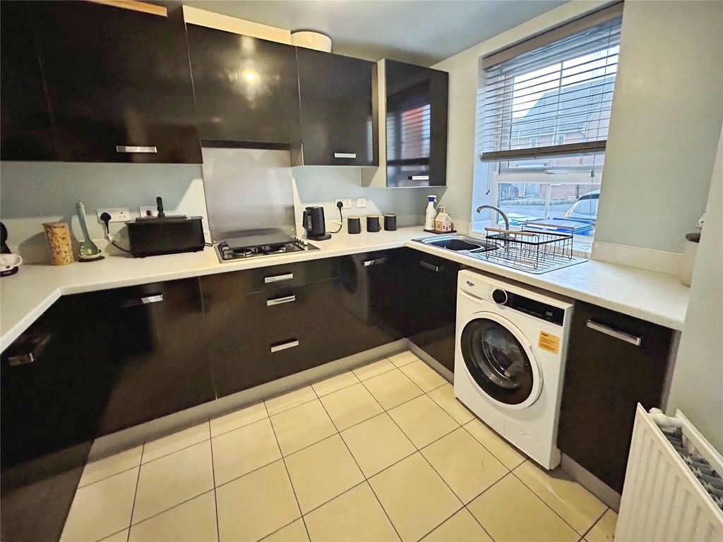 Property photo 3 of 13 Kitchen