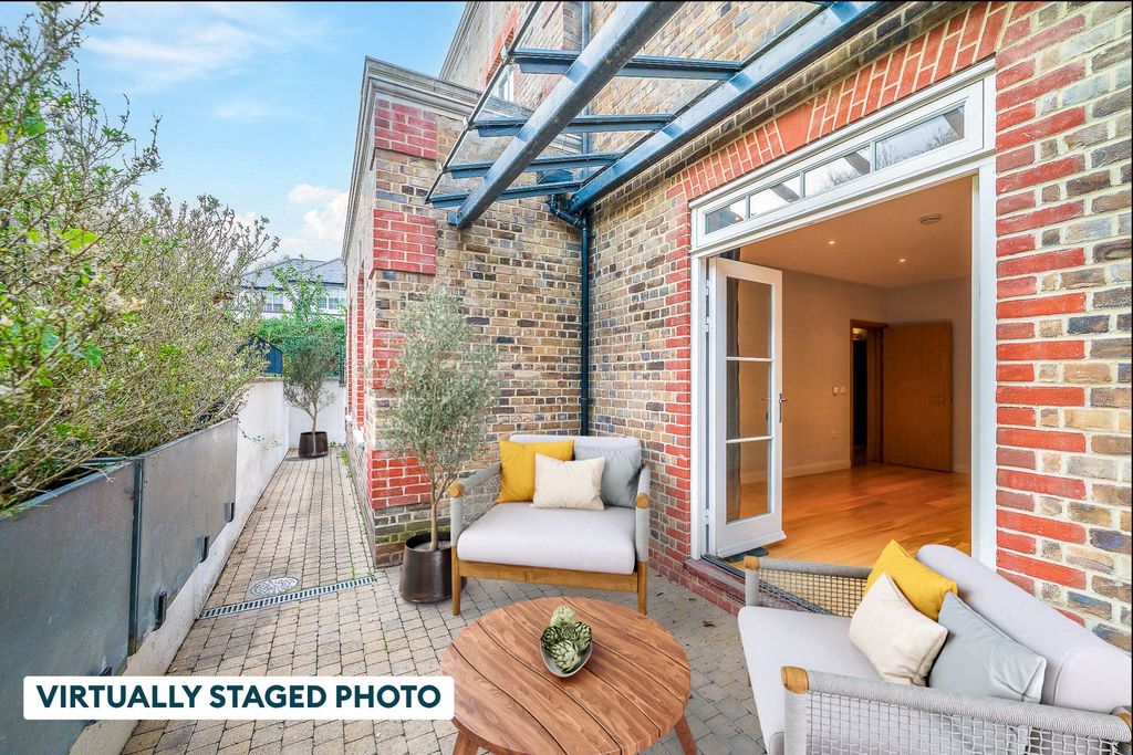 Property photo 2 of 10