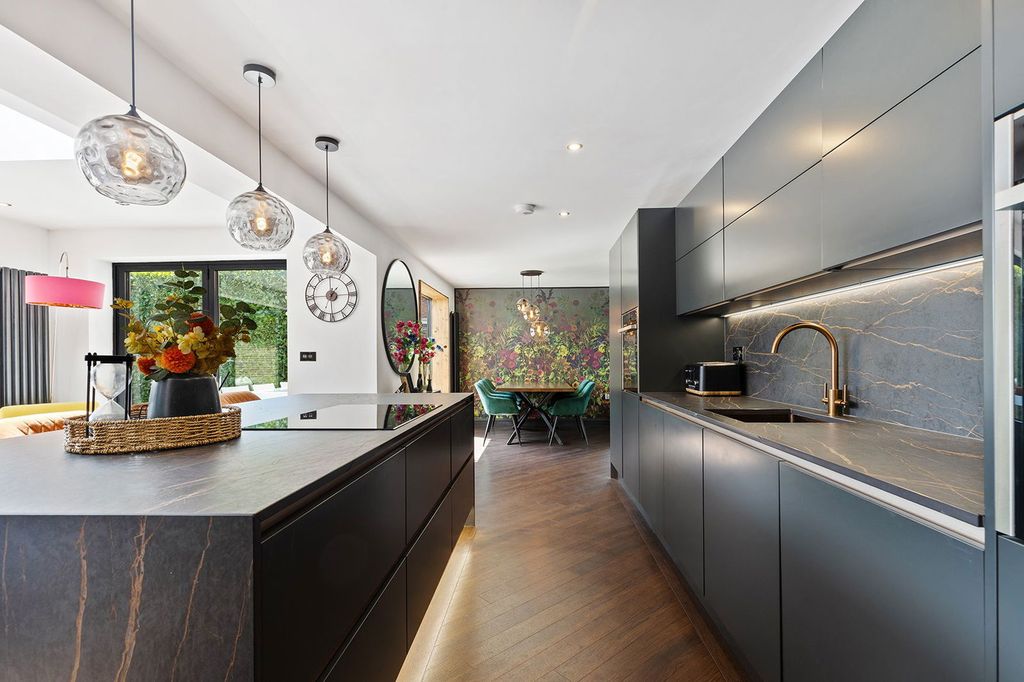 Property photo 3 of 40