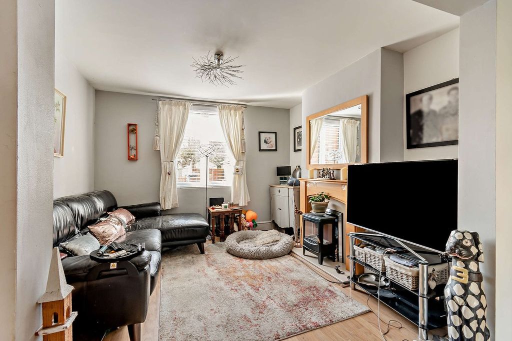 Property photo 2 of 27