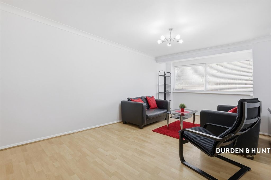 Property photo 2 of 20 New Wanstead