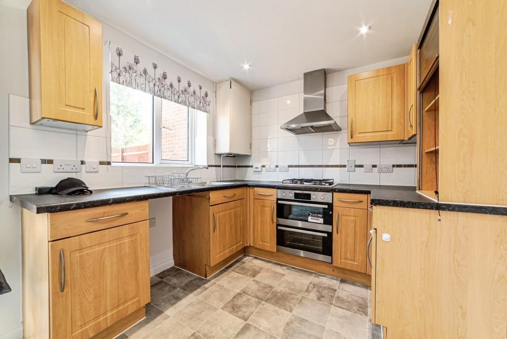 Property photo 3 of 25 Kitchen