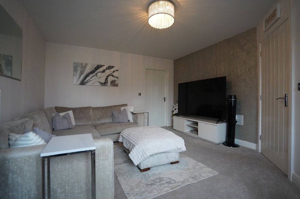 Property photo 3 of 16 Picture No. 02