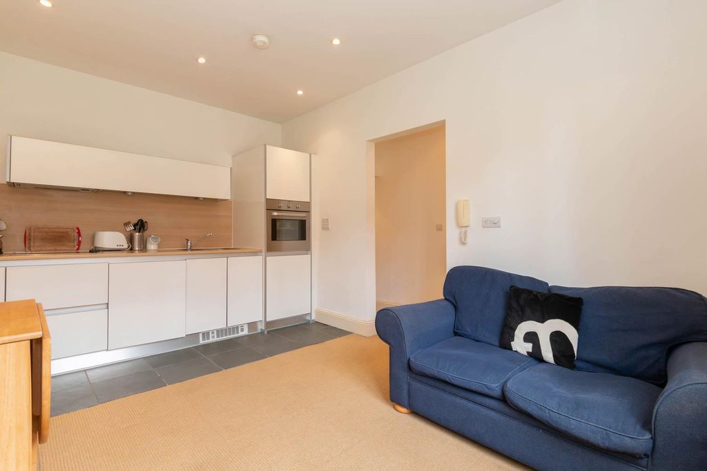 Property photo 3 of 9 Living Area