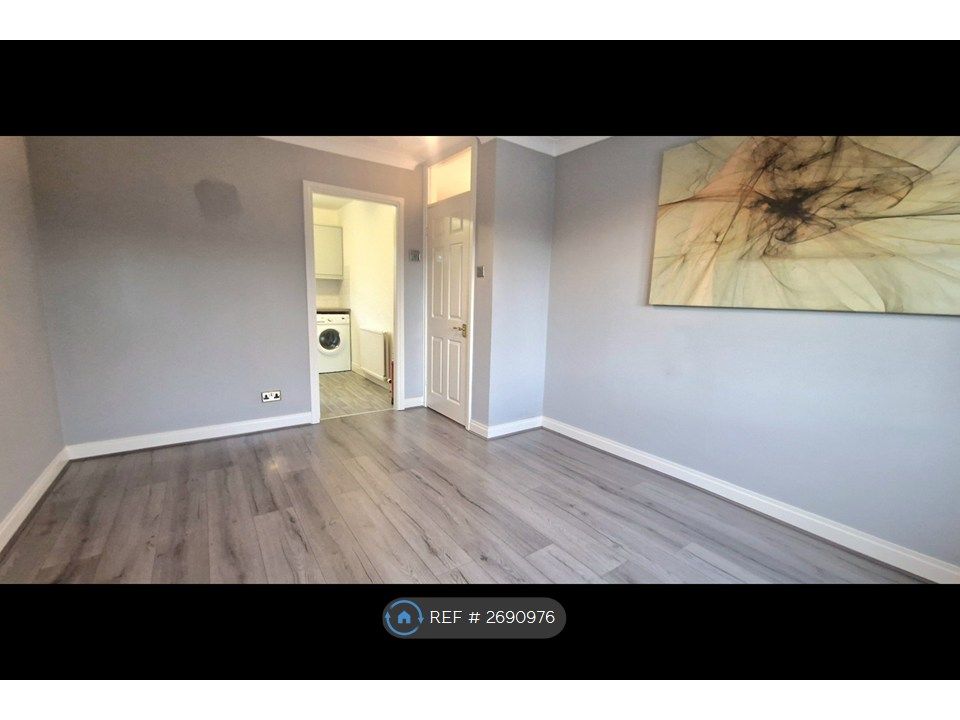 Property photo 3 of 19 Lounge