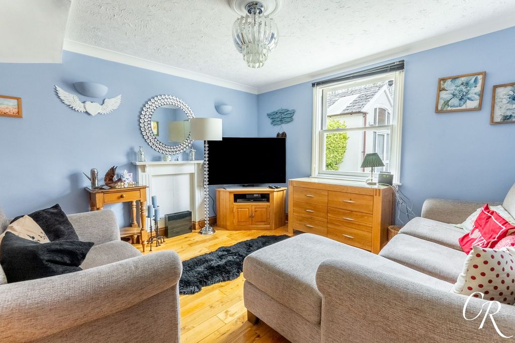 Property photo 3 of 11