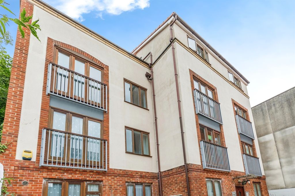 Property photo 1 of 8