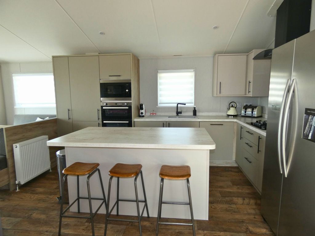 Property photo 3 of 12 Gallery