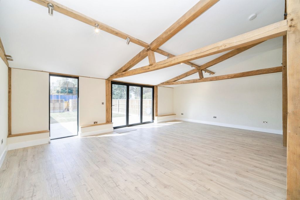 Property photo 3 of 18 Pbox-Img.Jpg