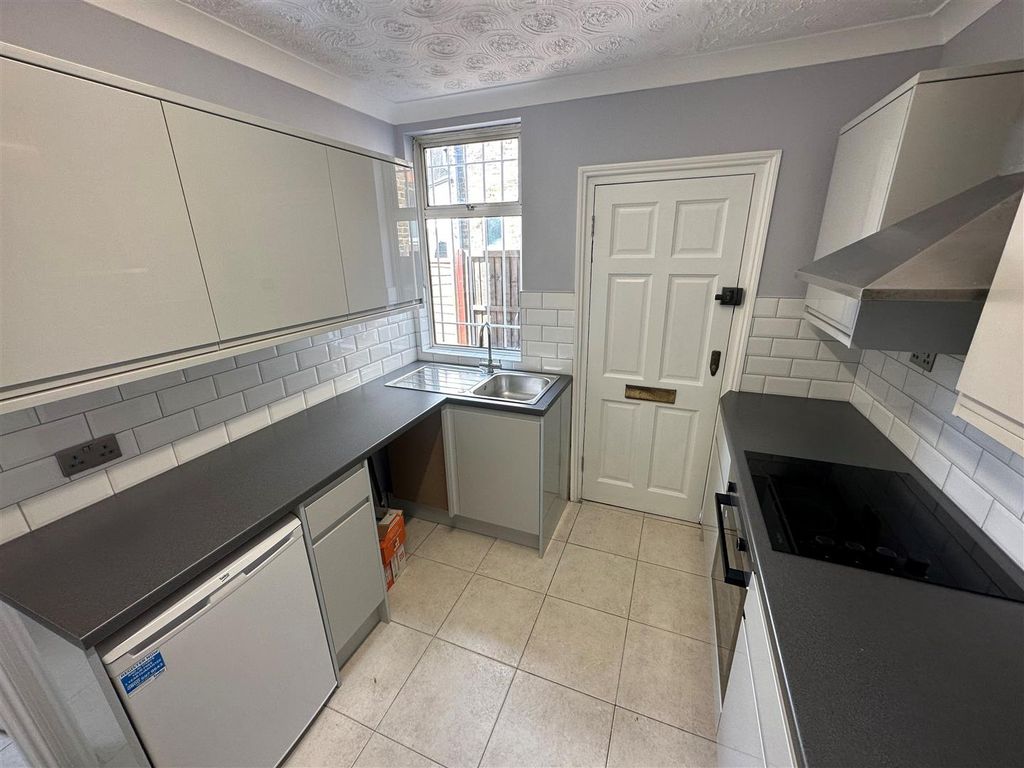 Property photo 3 of 6 Coopers Estate Agents