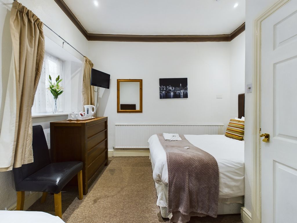 Property photo 3 of 32 Photo 7