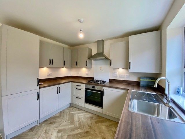 Property photo 3 of 10 Kitchen