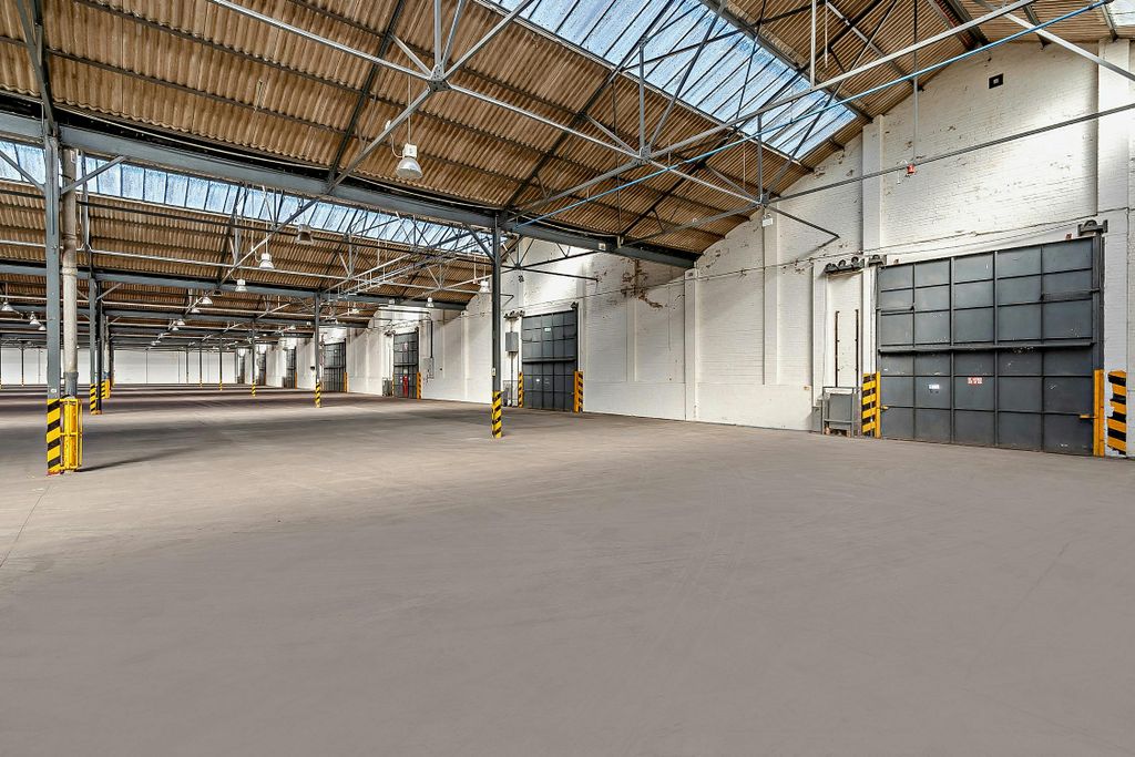 Property photo 3 of 14 8642883Interior03800.Jpg