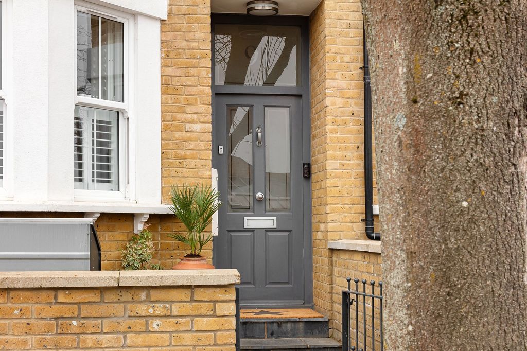 Property photo 2 of 26