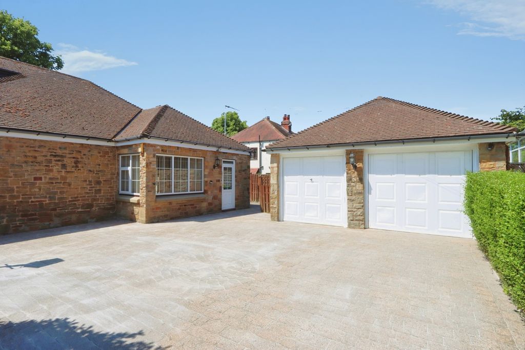 Property photo 3 of 21 External