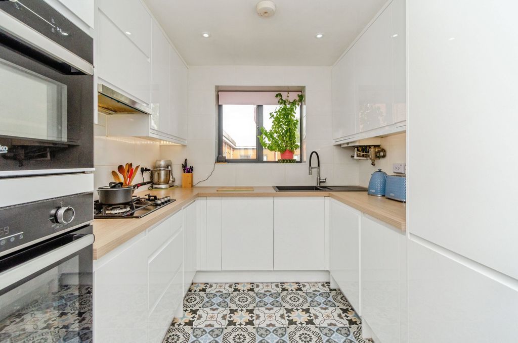 Property photo 1 of 20 Kitchen