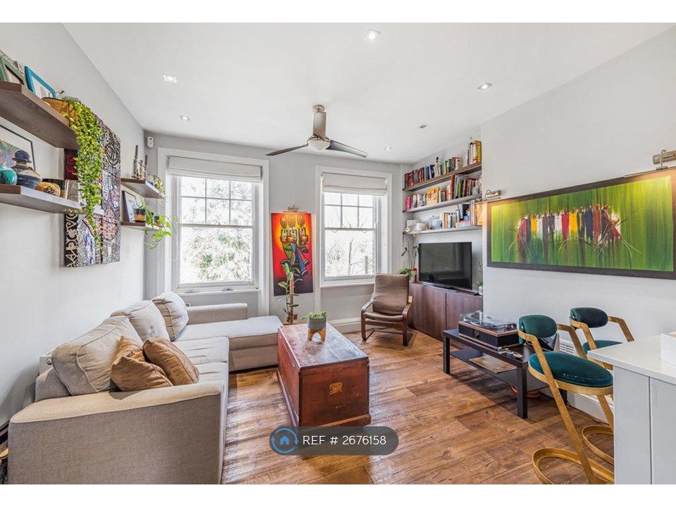 Property photo 2 of 11 Living Room