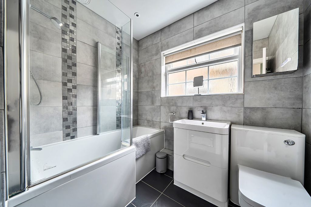 Property photo 3 of 22 Bathroom