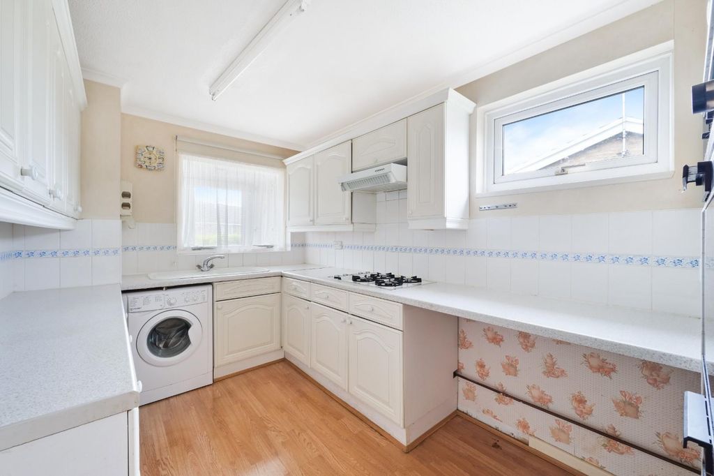 Property photo 3 of 13 Headley Grove