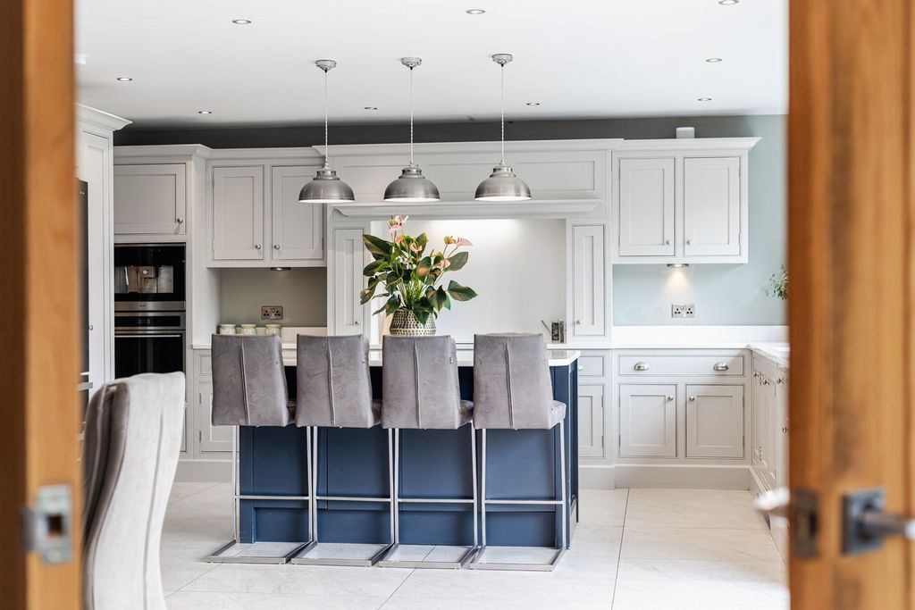 Property photo 3 of 46