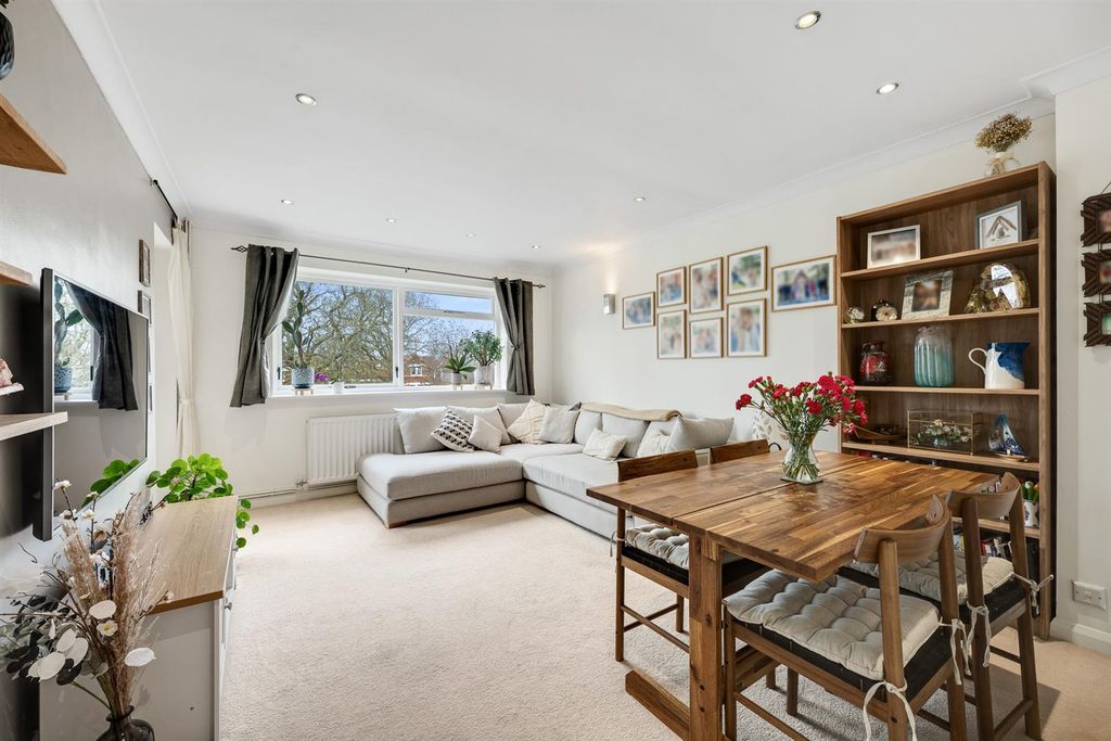 Property photo 1 of 18 Bedroom