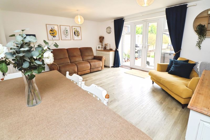 Property photo 3 of 28 Rubens Close