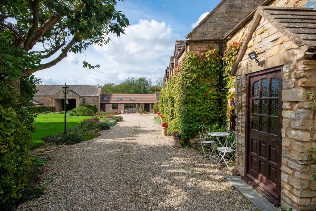 Property photo 3 of 30 Image