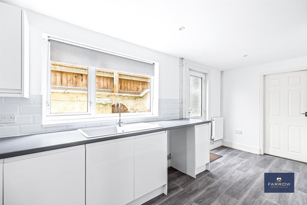 Property photo 3 of 22 Kitchen