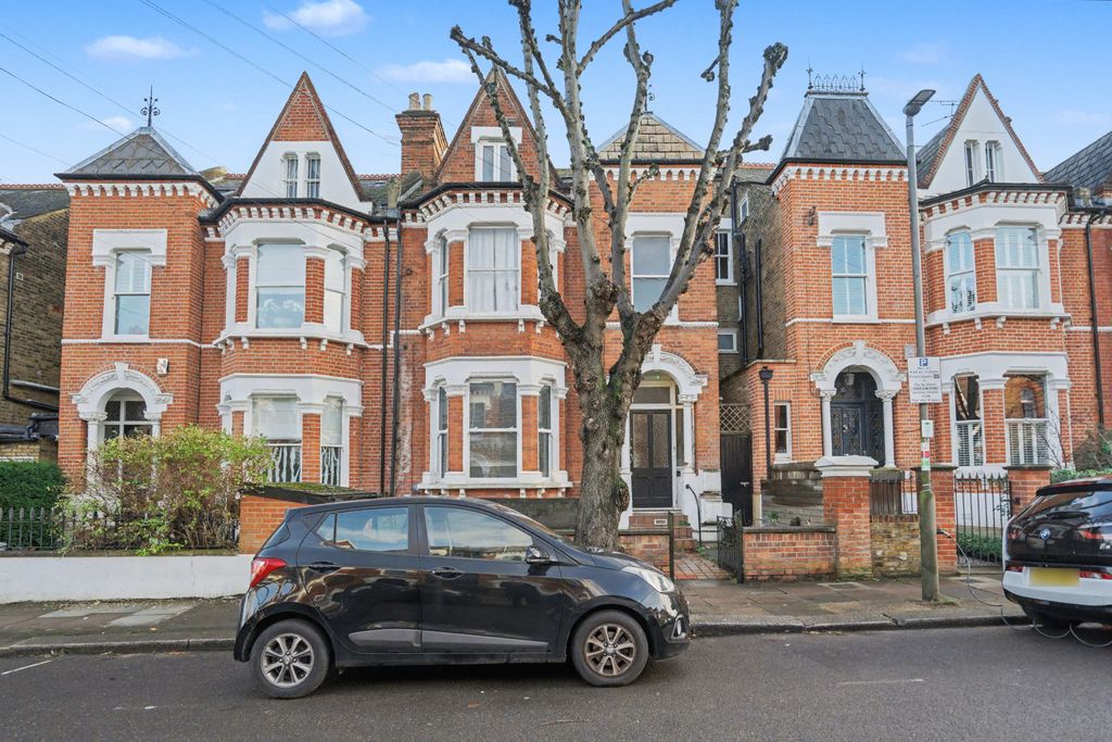 Property photo 1 of 25 Flat 1, 18 Morella Road, Balham, London, Sw12 8Uh