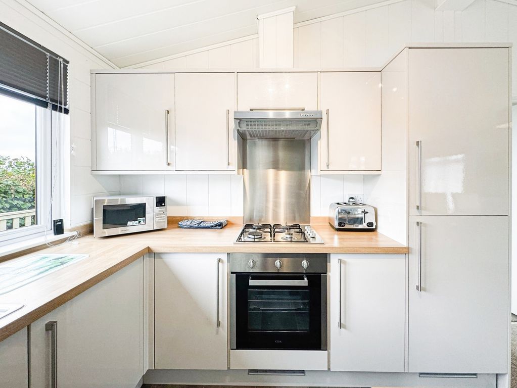 Property photo 2 of 17 Kitchen