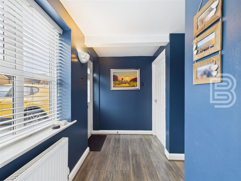 Property photo 3 of 17 Entrance Hall.Jpg