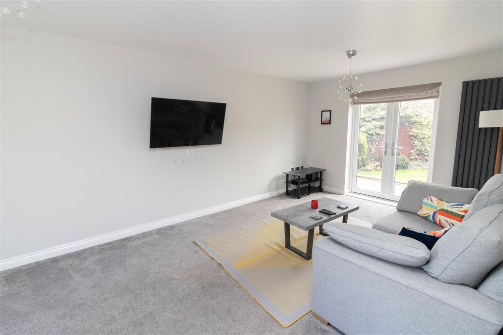 Property photo 2 of 17 Lounge