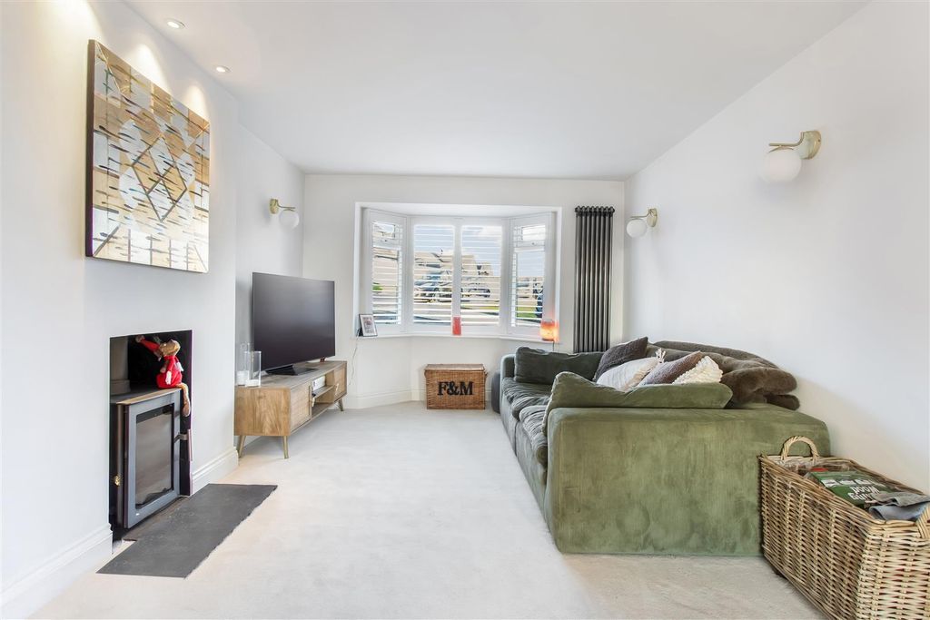 Property photo 2 of 22 Living Room