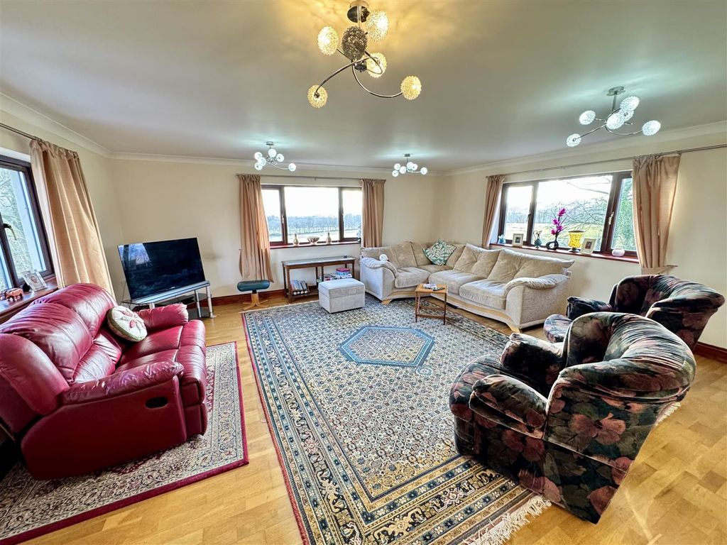 Property photo 3 of 36 Living Room