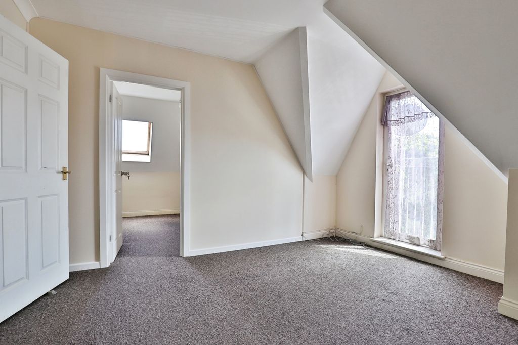 Property photo 2 of 17 Photo