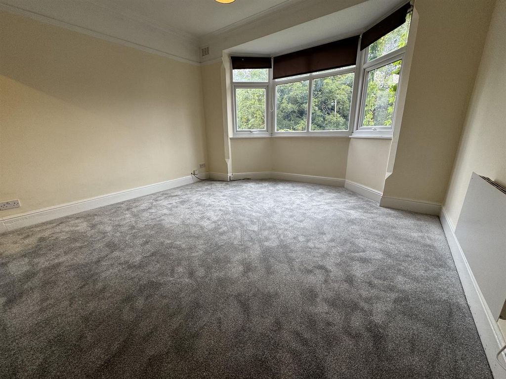 Property photo 1 of 3 Lounge/Bedroom