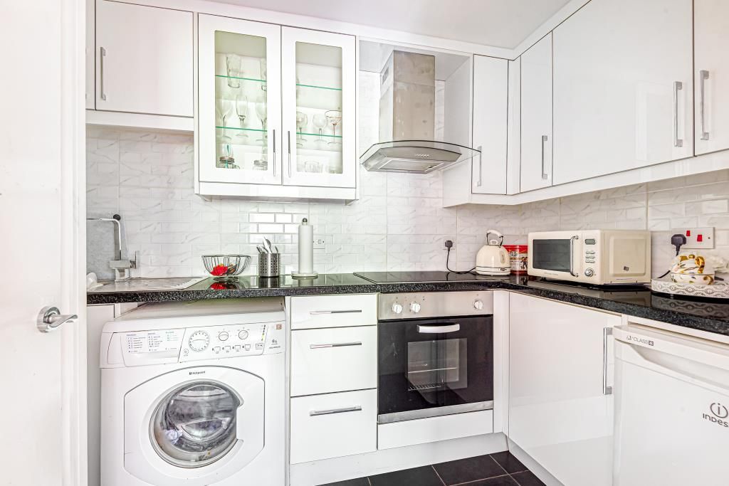 Property photo 1 of 10 Kitchen