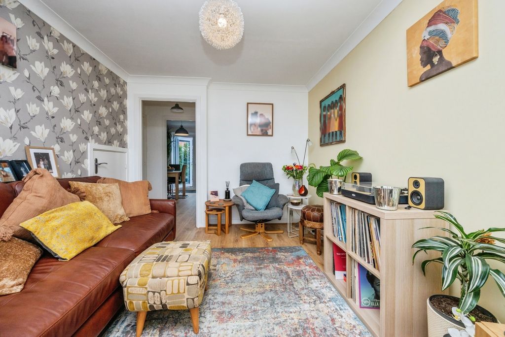 Property photo 3 of 15 Pbox-Img.Jpg