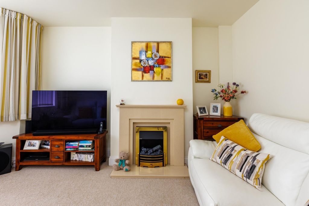 Property photo 3 of 28 110 Grittleton Road-24.Jpg