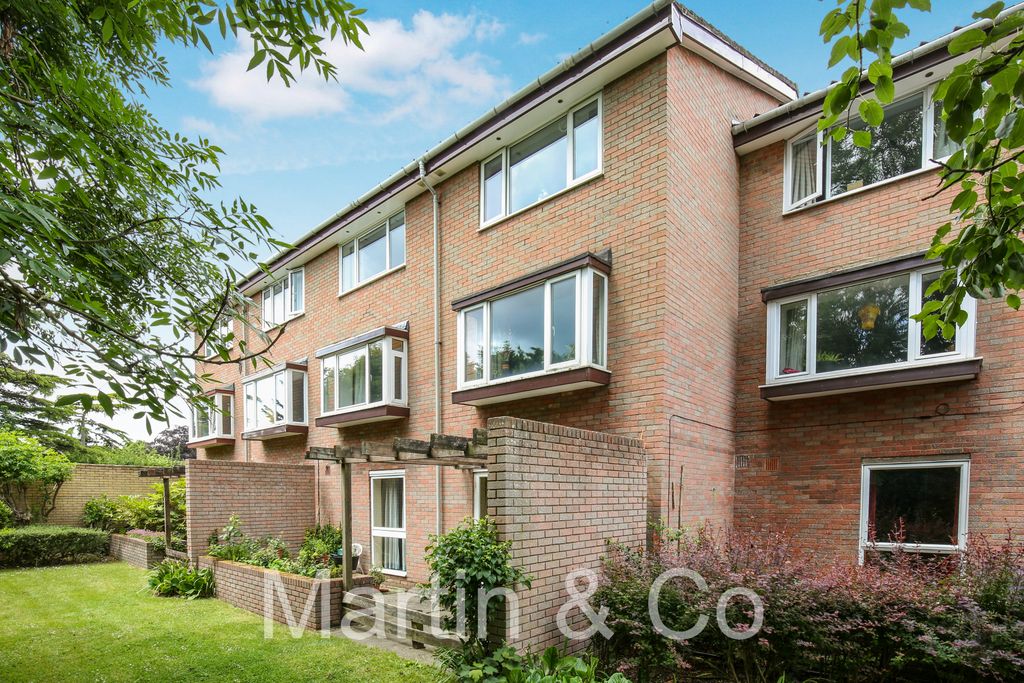 Property photo 3 of 14 1715708562 - 40 Engadine Close, Park Hill,Cr0 - 1