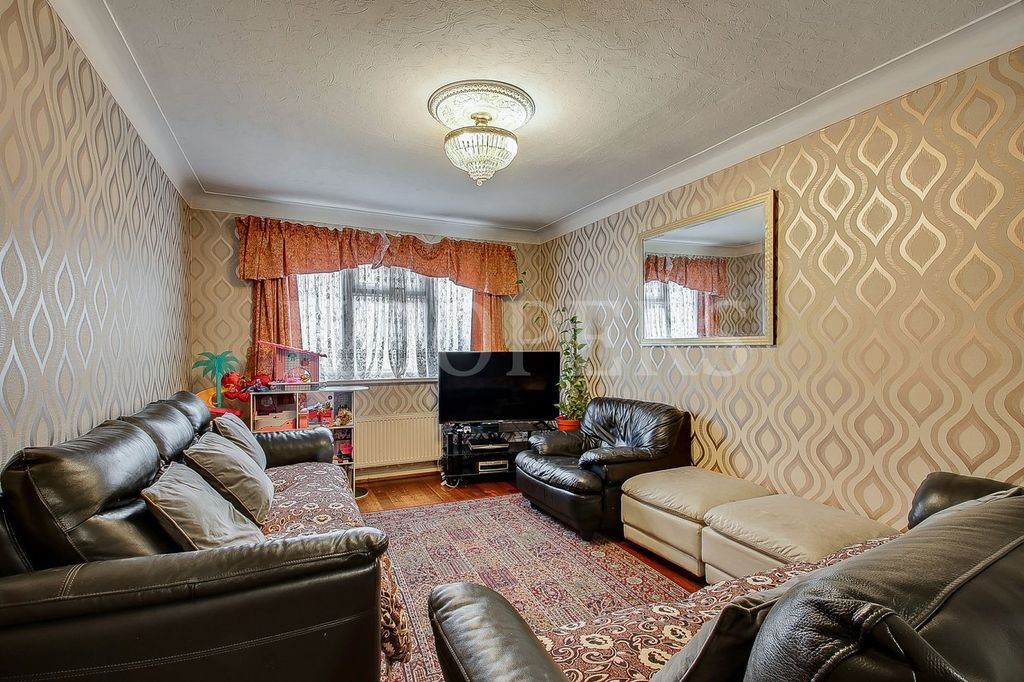 Property photo 3 of 14