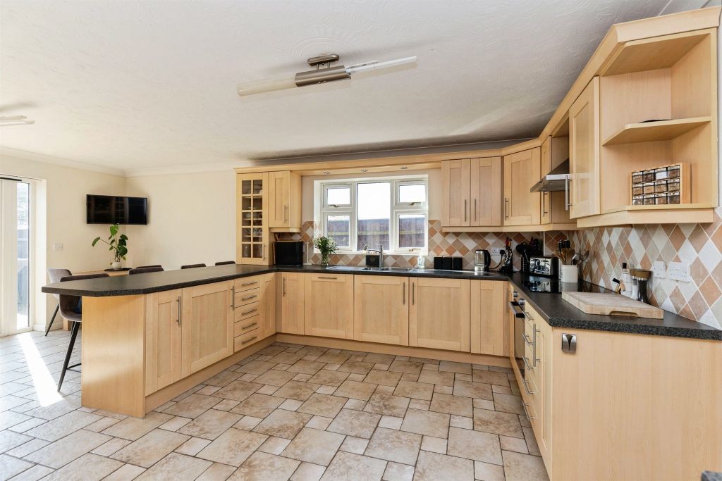 Property photo 2 of 31