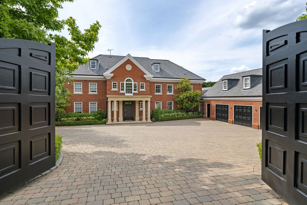 Property photo 1 of 32