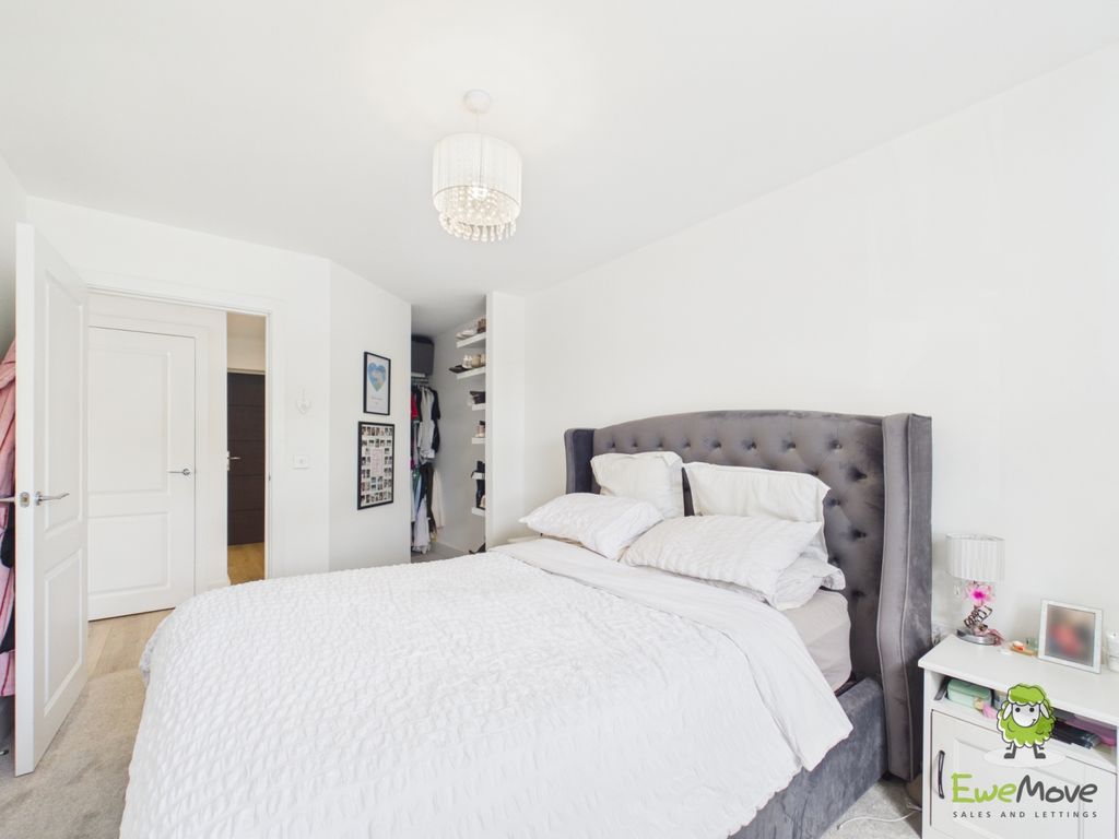 Property photo 3 of 14 Ewemove Estate Agents Basingstoke
