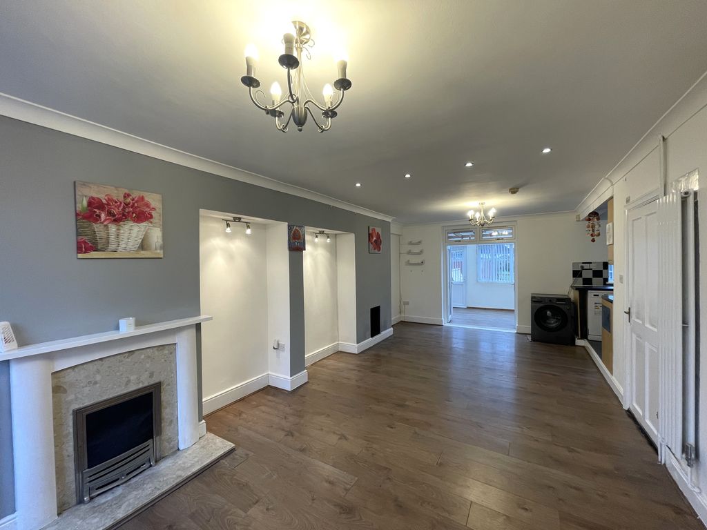 Property photo 2 of 17 Living / Dining Room