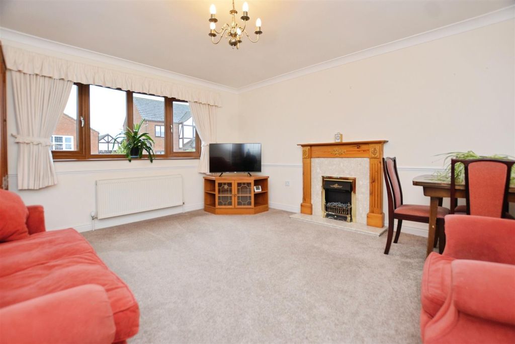 Property photo 2 of 19 Living Room