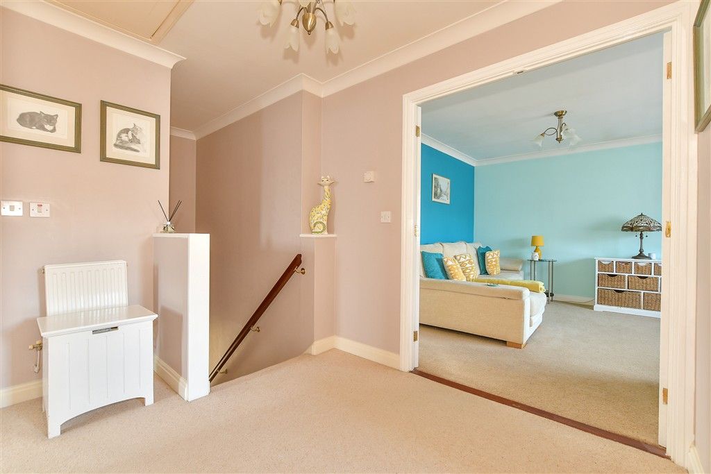 Property photo 1 of 11 Landing