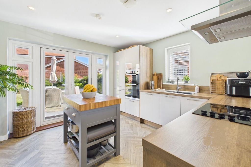 Property photo 3 of 44 Cam05668G0-Pr0020-Still008.Jpg