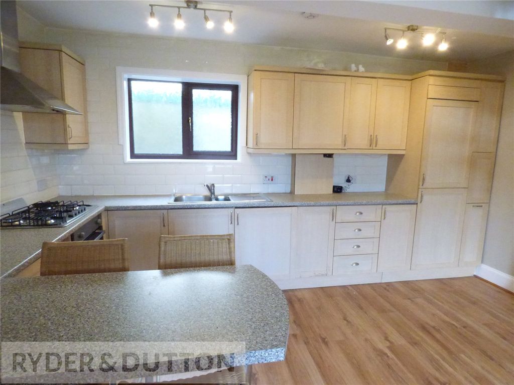 Property photo 3 of 17 Kitchen